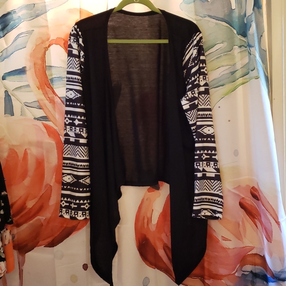 Black and White Cardigan XXL